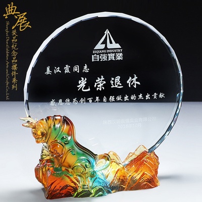 琉璃工藝 從活動(dòng)獎(jiǎng)牌到榮休紀(jì)念，傳統(tǒng)技藝在現(xiàn)代生活中的華麗綻放